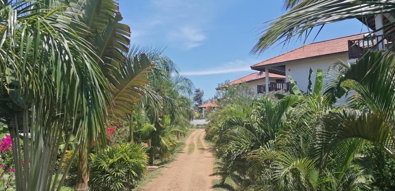 Ladja Beach Resort Ambalantota Exterior photo