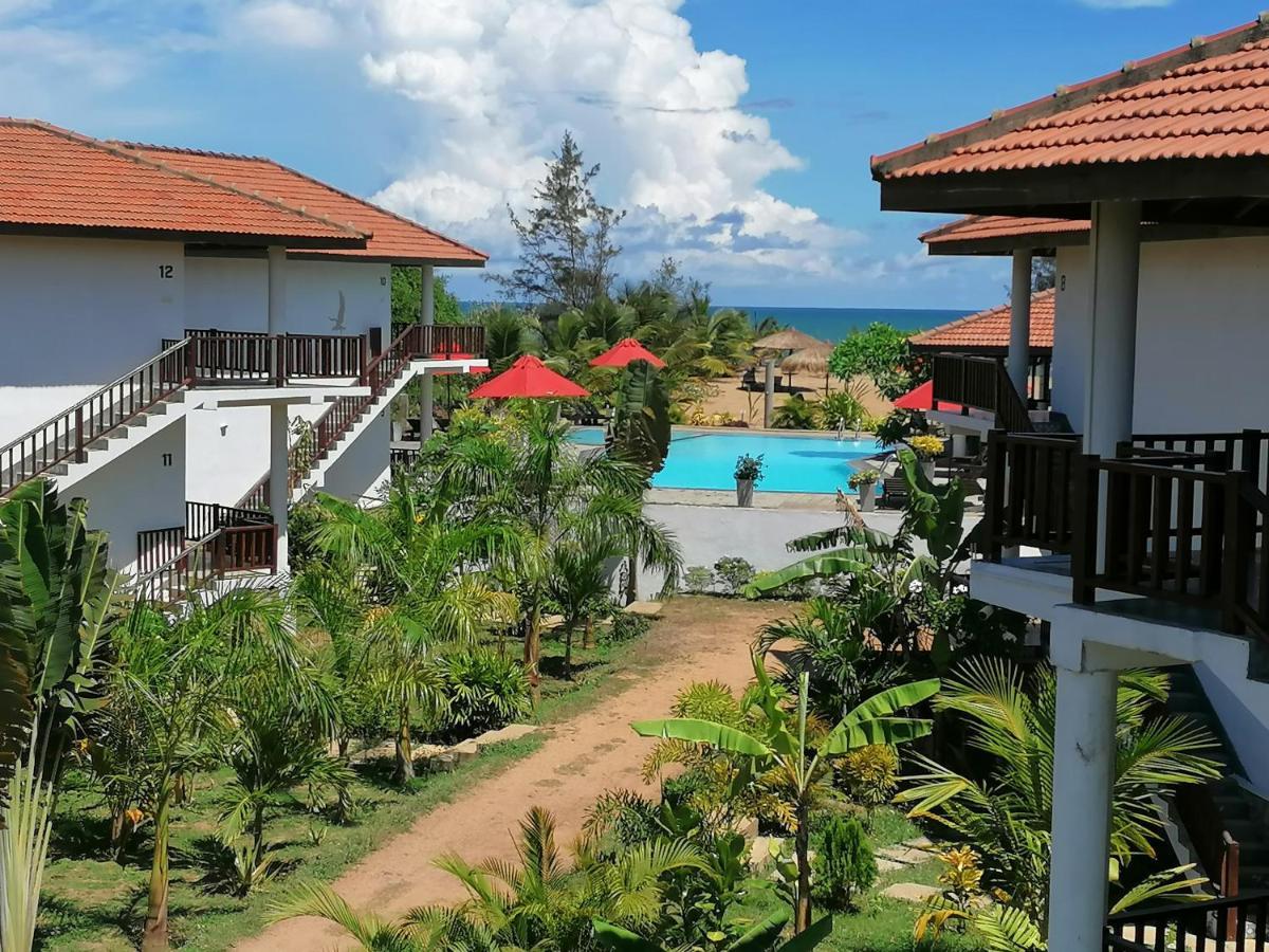 Ladja Beach Resort Ambalantota Exterior photo