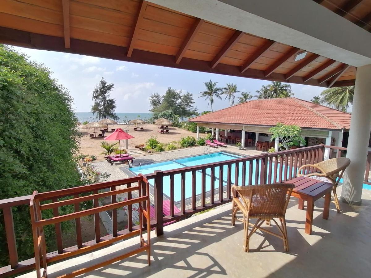 Ladja Beach Resort Ambalantota Exterior photo