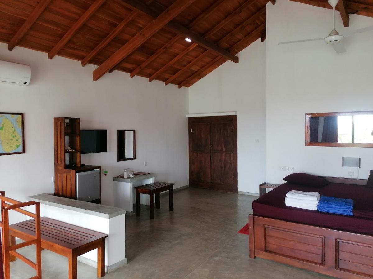 Ladja Beach Resort Ambalantota Exterior photo